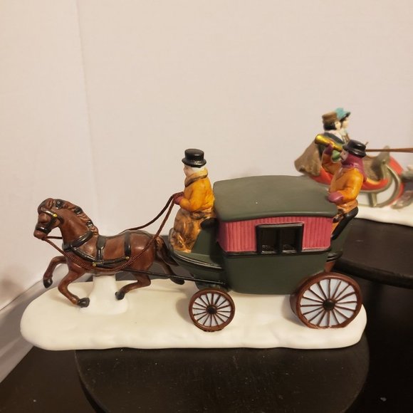 Department 56 Sleighride & Dover Coach Heritage Village Collection - Picture 4 of 8